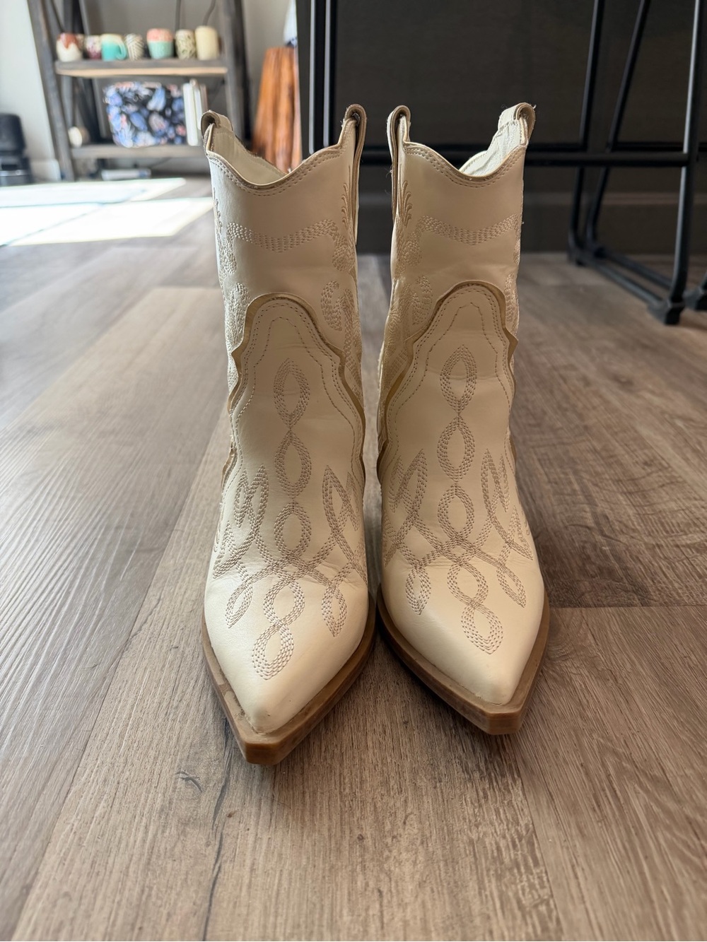 Short white heeled cowboy boots